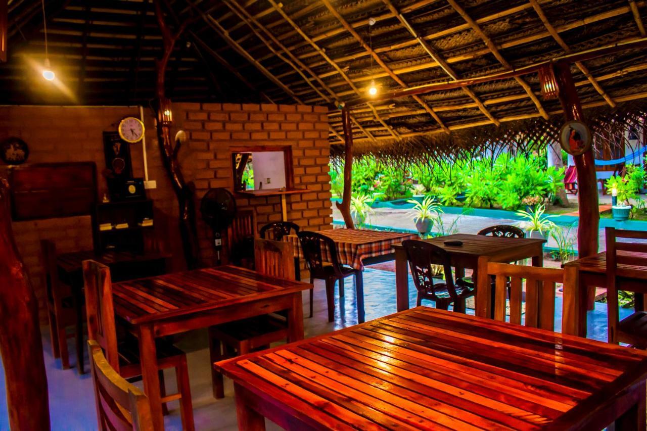 Star Light Cabanas & Restaurant Tangalle Exterior photo